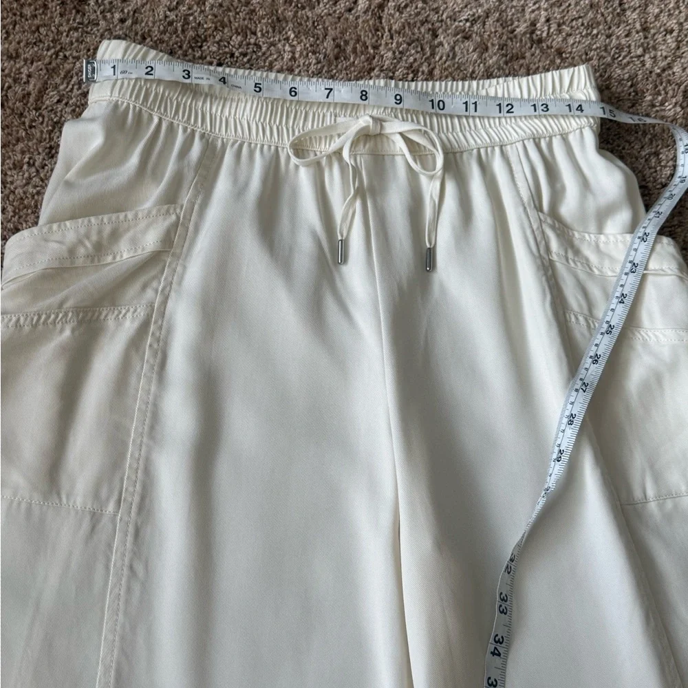 CALIA by Carrie Underwood Cream Cropped Pants